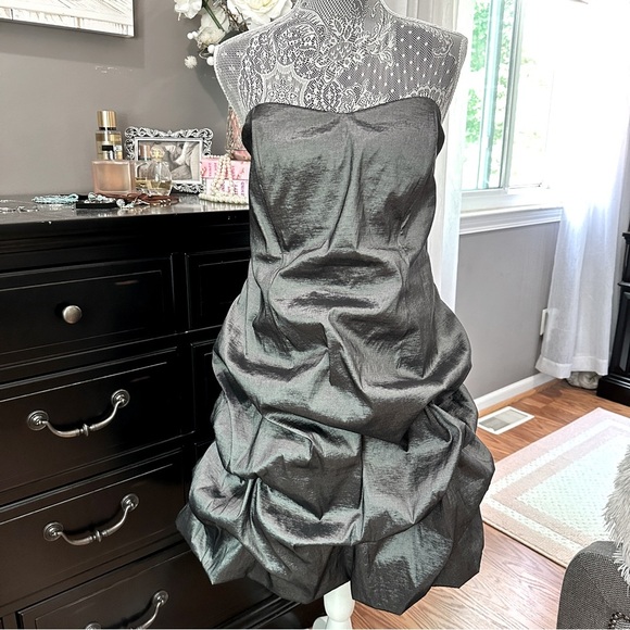 Wish Wish Wish Strapless Gray Metallic Bubble Hem Cocktail Dress Size 20 - Picture 2 of 13
